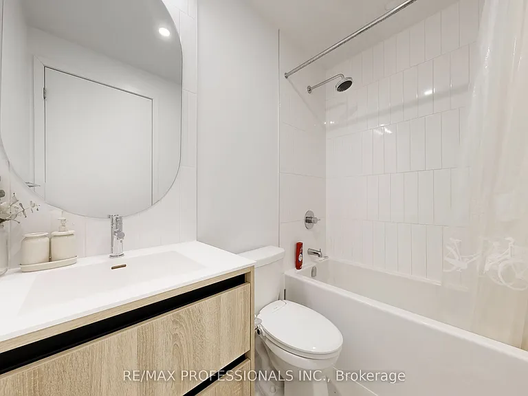 7950 Bathurst St #B2304 — Photo 25