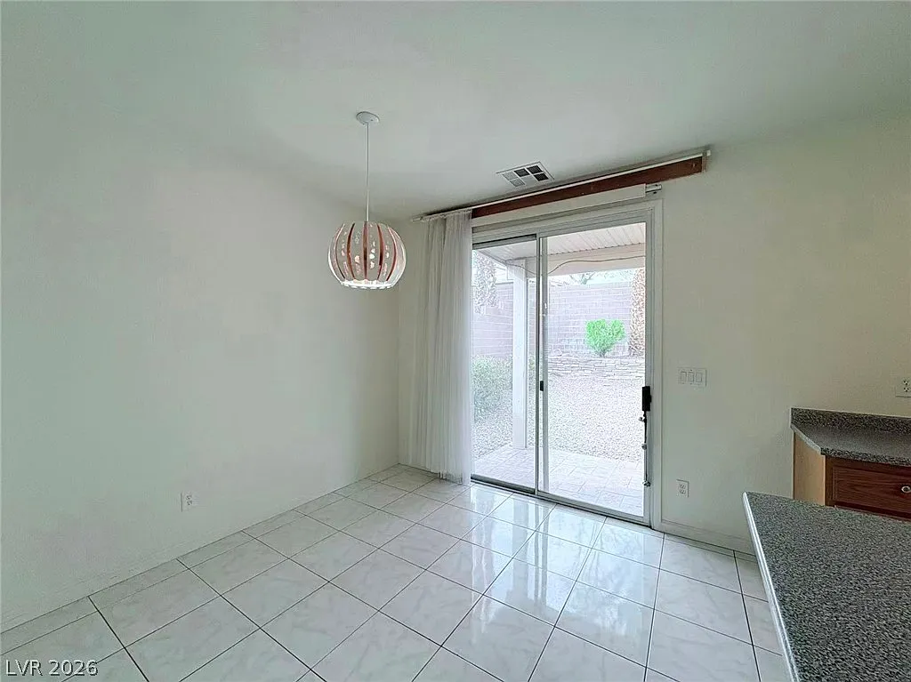 3 bed, 2.5 bath, 1675 sqft, $1,950 — Photo 4