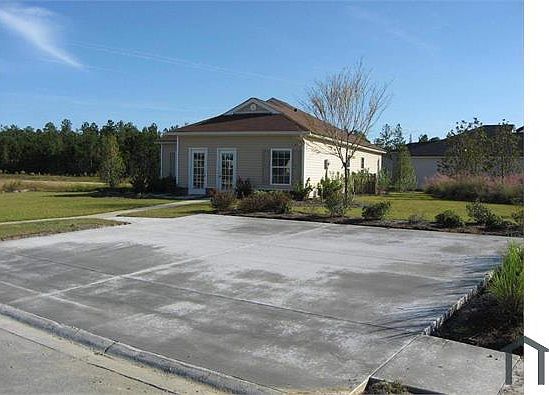 2nd image of 1 Twin Oaks Pl