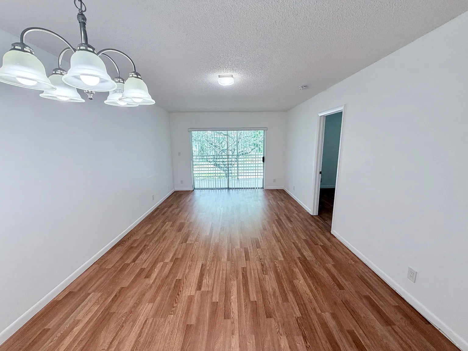 2 bed, 2.0 bath, 1040 sqft, $1,700 — Photo 2