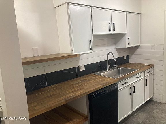 3rd image of 481 Broome Rd APT 109