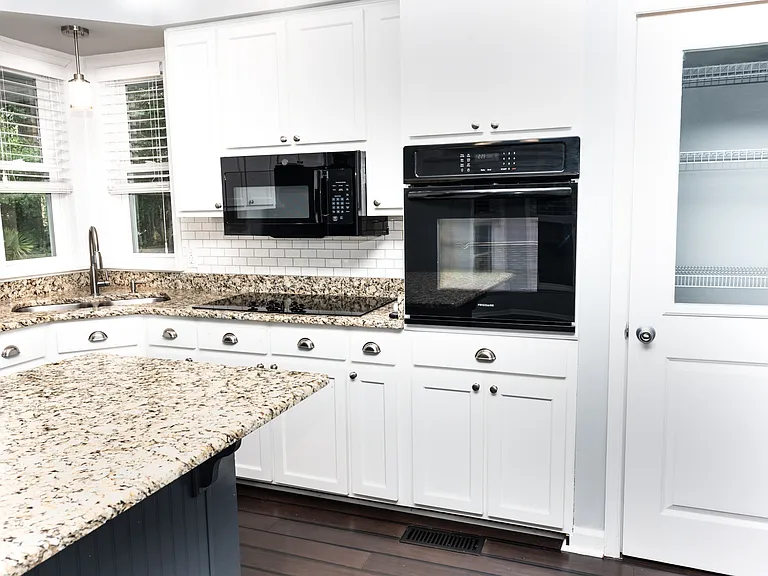 512 Haywood Creek Dr — Photo 16