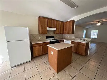 3 bed, 2.0 bath, 1506 sqft, $1,795 — Photo 4