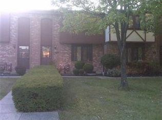 1404 Maplecrest Dr, Austintown, OH 44515