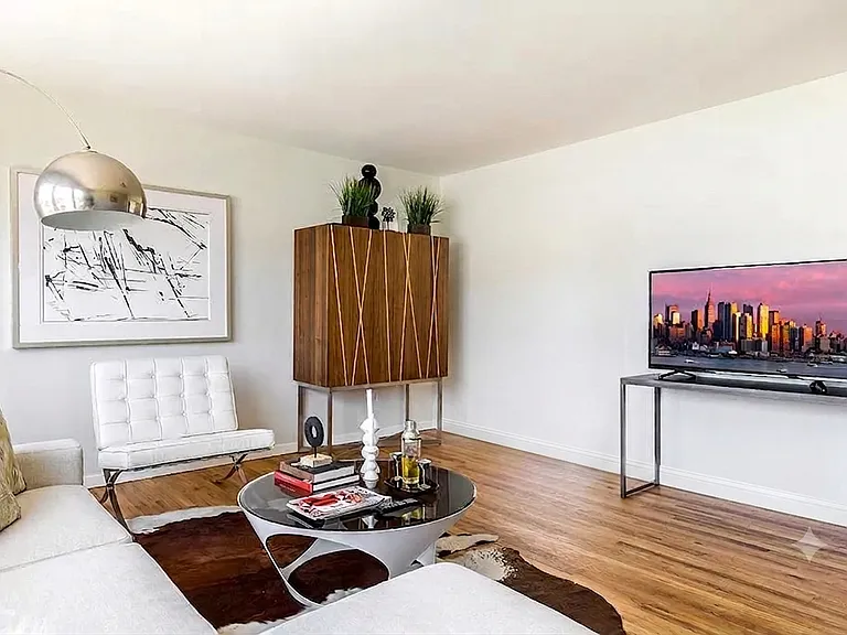 28 Pierce Ave #2 — Photo 2