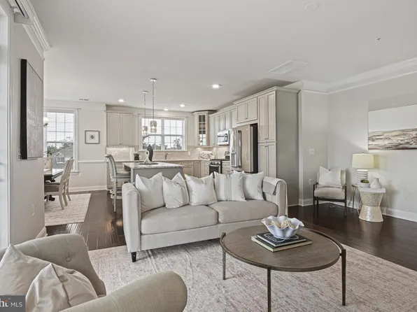 44605 York Crest Ter APT 306, Ashburn, VA 20147