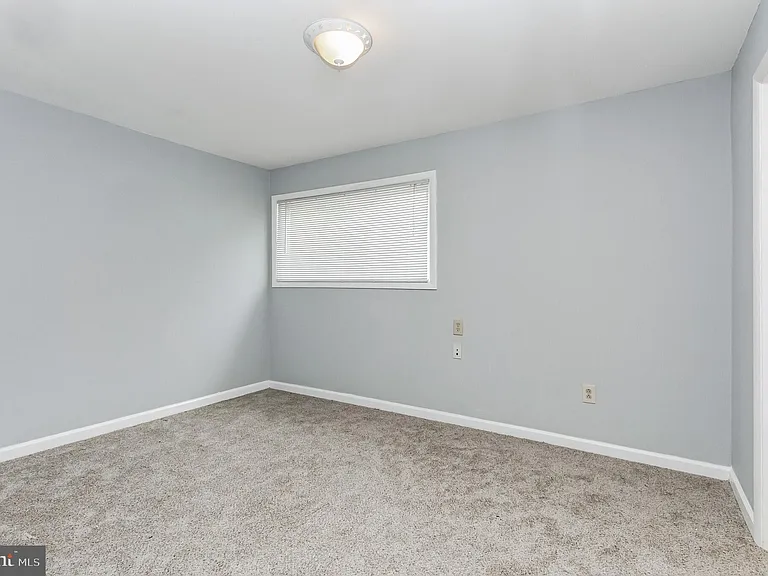 13905 Parkland Dr — Photo 19