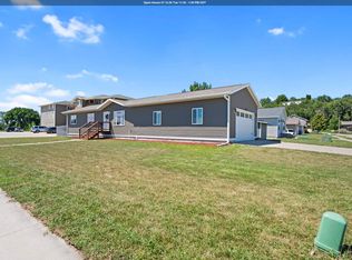 1506 Brandon Dr, Vermillion, SD 57069