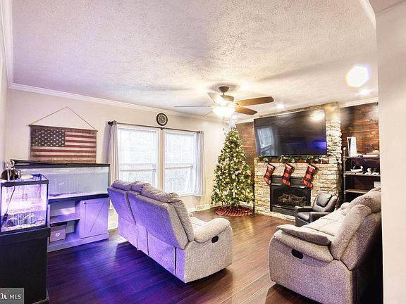 5th image of 343 Dark Hollow Rd