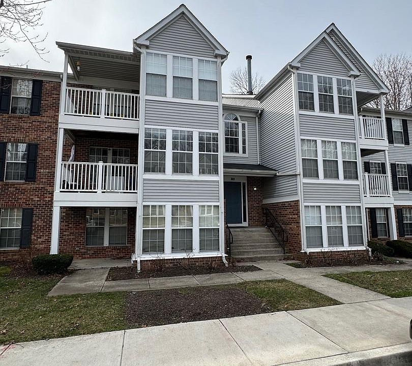 1st image of 909M Woodbridge Ct #909-M