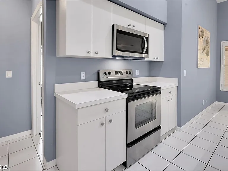 22203 Seashore Cir — Photo 15