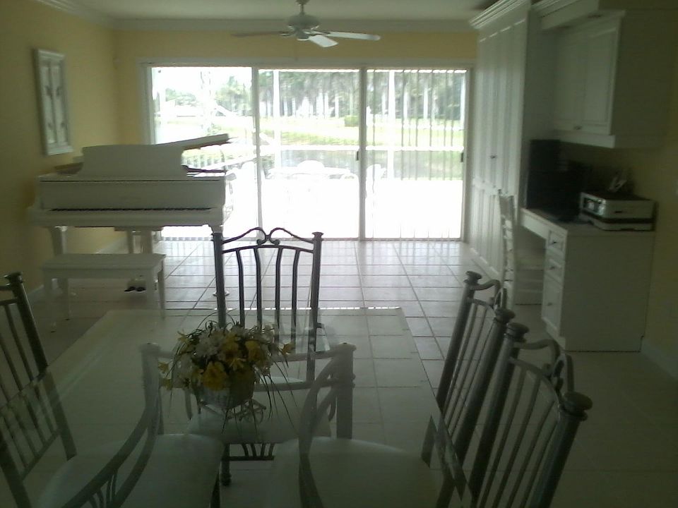 1st image of 863 Niemen Dr