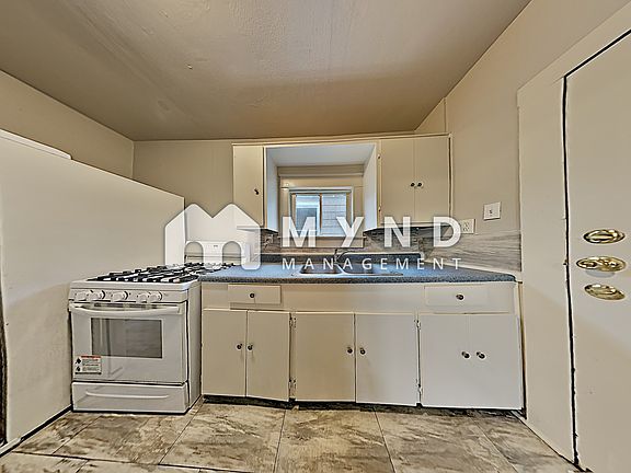 3rd image of 1009 Avenue L #2