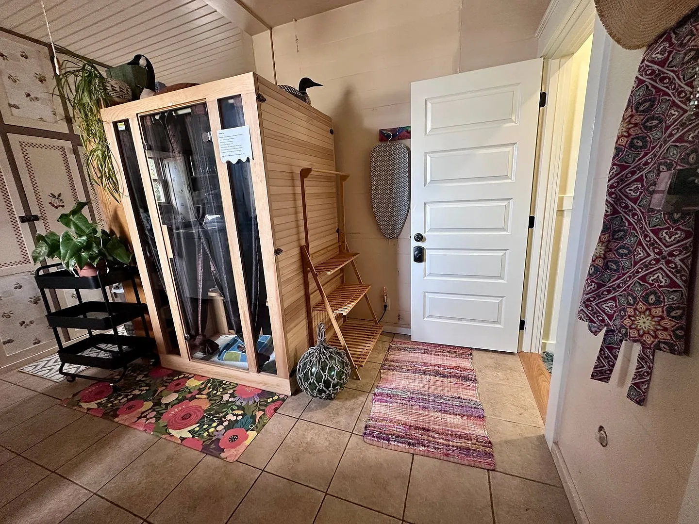 Elegant & Modern Upstairs Craftsman Unit — Photo 3