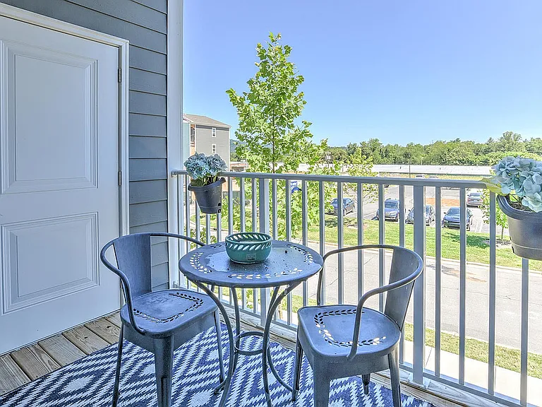 10 Newbridge Apartments — Photo 7