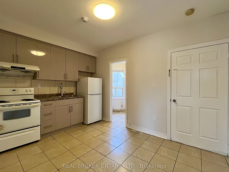1228 Danforth Ave #1 — Photo 2