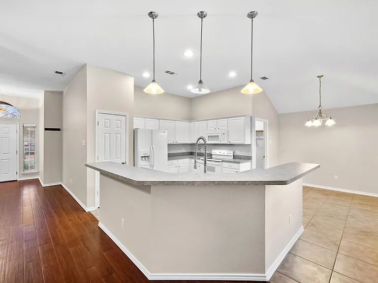 614 Douglas Dr — Photo 9
