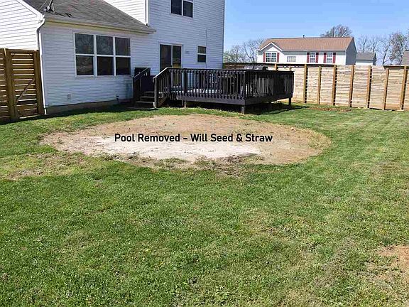 5th image of 82 Nicole Dr