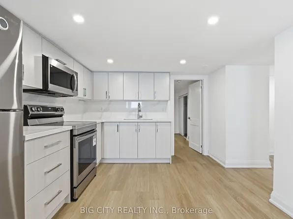 203 Park Rd S, Oshawa, ON L1J 4H1