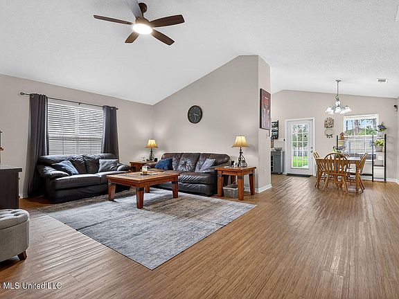 5th image of 3723 Springwood Ln