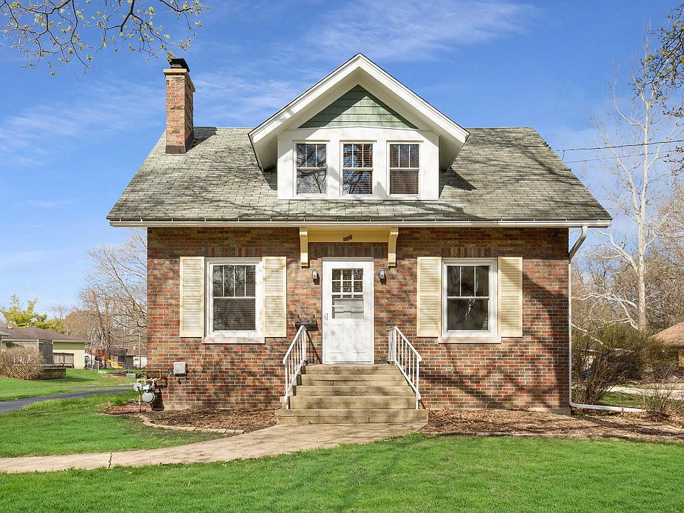 Front of classic Craftsmen style home