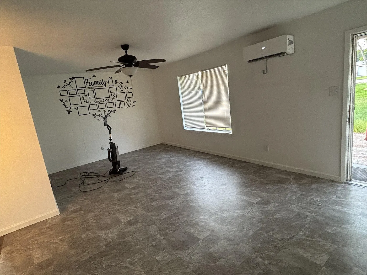 3 bed, 1.5 bath, 1232 sqft, $1,750 — Photo 2