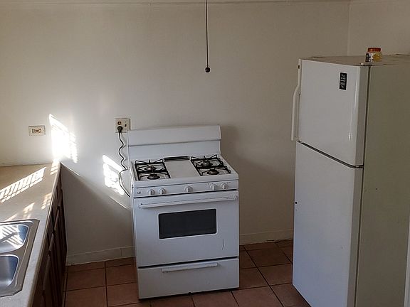5th image of 6605 S Damen Ave #A