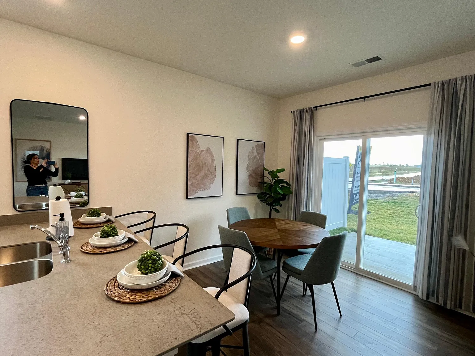 3 bed, 2.5 bath, 1381 sqft, $1,980 — Photo 3