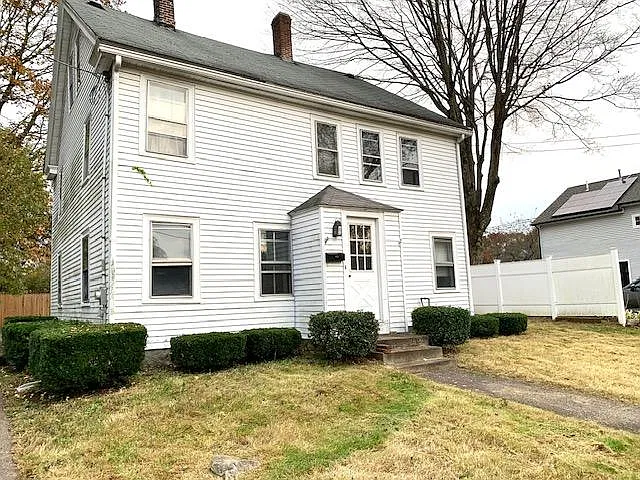 5 bed, 1.5 bath, 2000 sqft, $4,300 — Photo 2