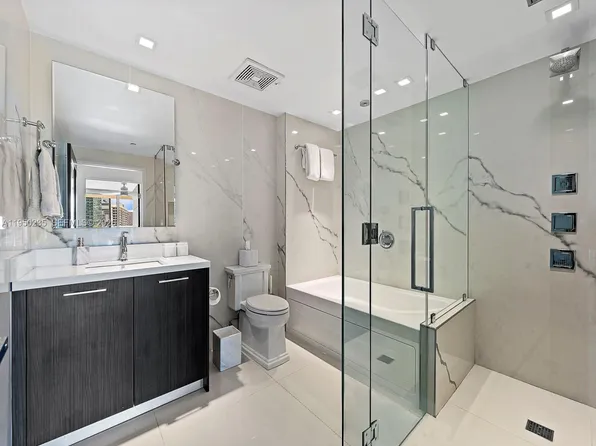 500 Brickell Ave APT 2203, Miami, FL 33131