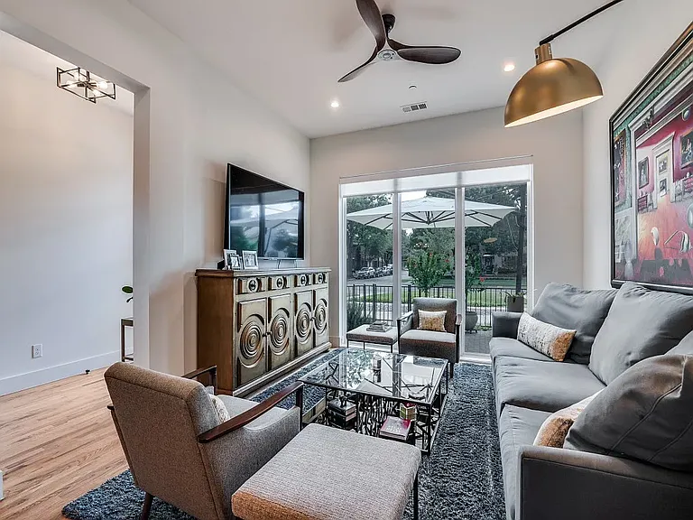 4200 University Blvd — Photo 3