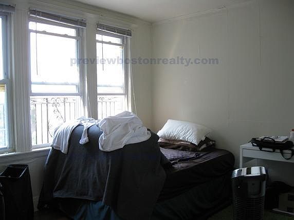 3rd image of 1630 Commonwealth Ave #Js18