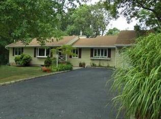8 Nola Rd, Gillette, NJ 07933