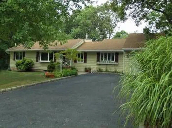 8 Nola Rd, Gillette, NJ 07933