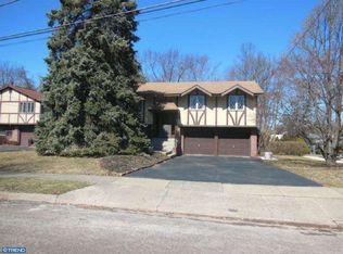 821 Boxwood Cir, Warminster, PA