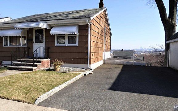 3rd image of 707 5th St