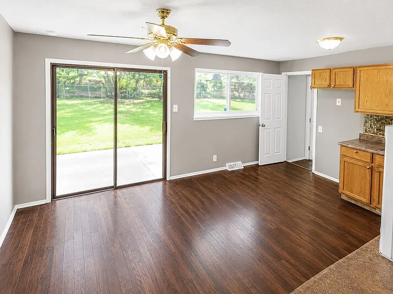 10220 Doane Dr — Photo 5