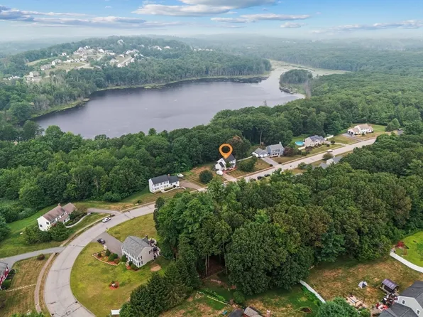 11 Valley View Cir, Rutland, MA 01543