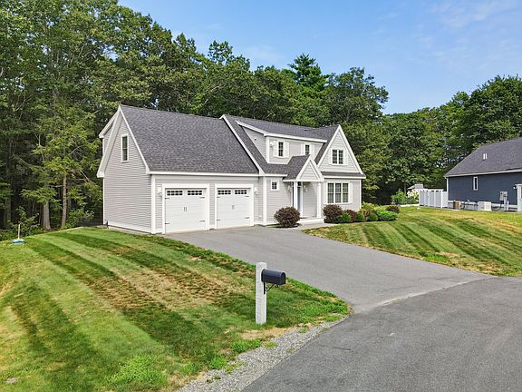 3rd image of 28 Little Meadow Court