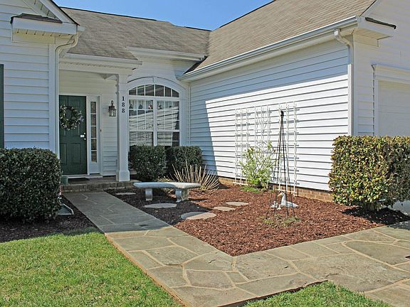 188 Gabriel Dr courtyard