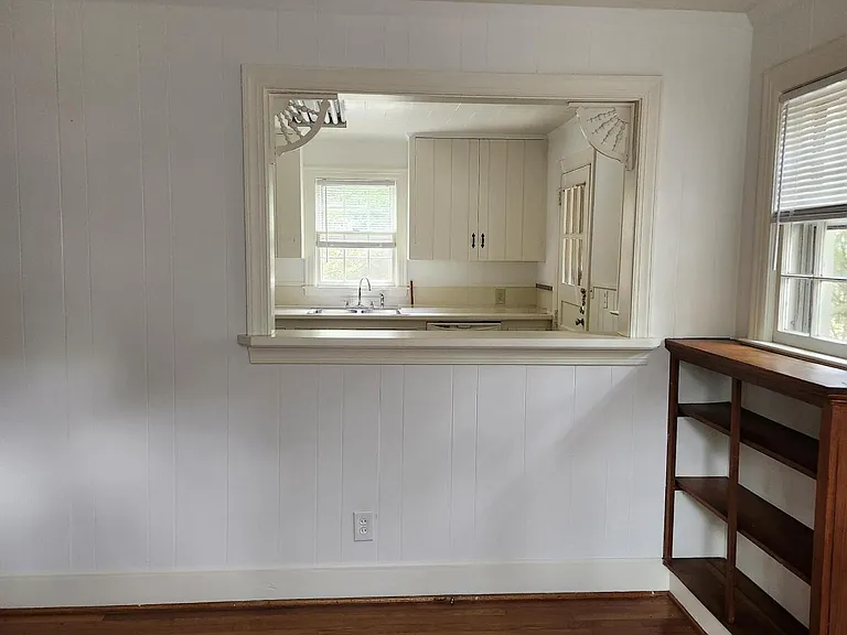 340 E Delaware Ave — Photo 5
