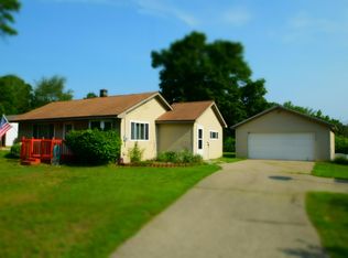 2833 E Monroe Rd, Midland, MI 48642