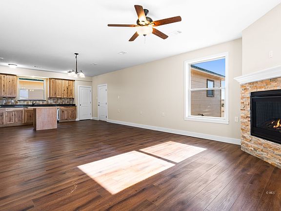 5th image of 137 Arapaho Cir