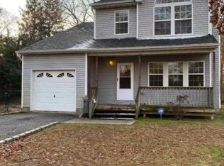 10 Iowa St, Coram, NY 11727