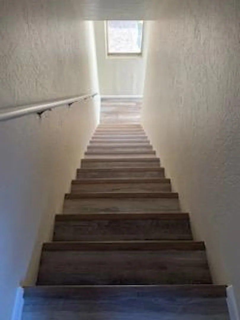 2 Story Free Rent On Approved Credit — Photo 4