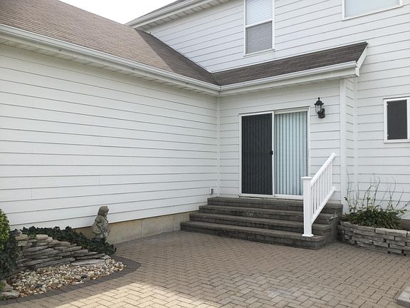 3rd image of 4023 Blaine Ave #1