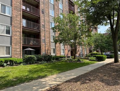 825 Pearson St APT 3A, Des Plaines, IL, 60016