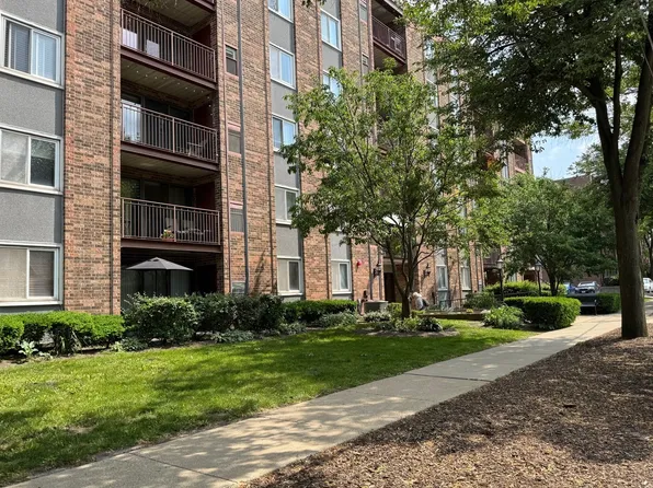 825 Pearson St APT 3A, Des Plaines, IL 60016