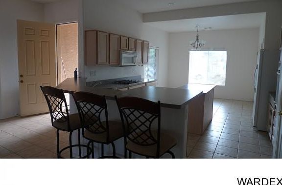4th image of 2647 Edgewater Dr