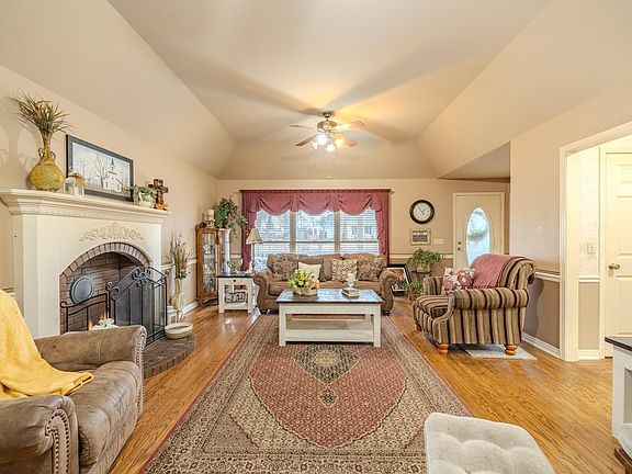 4th image of 120 Dawn Ln